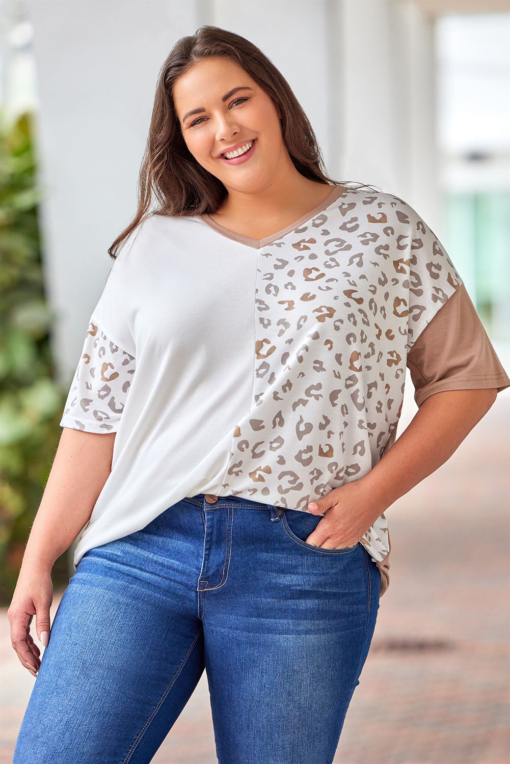 Leanne Two Tone V-Neck T-shirt