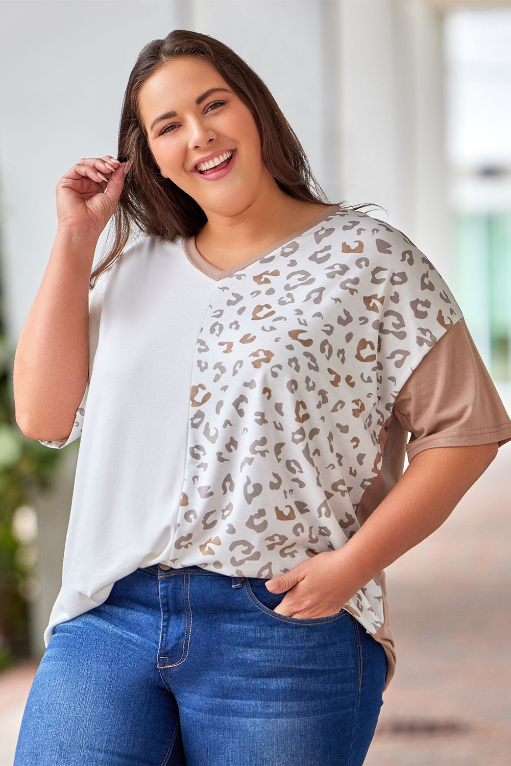 Leanne Two Tone V-Neck T-shirt